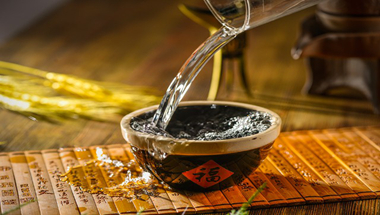 乔迁之喜定制酒：新居落成，不如备一份来自茅台镇的专属庆贺